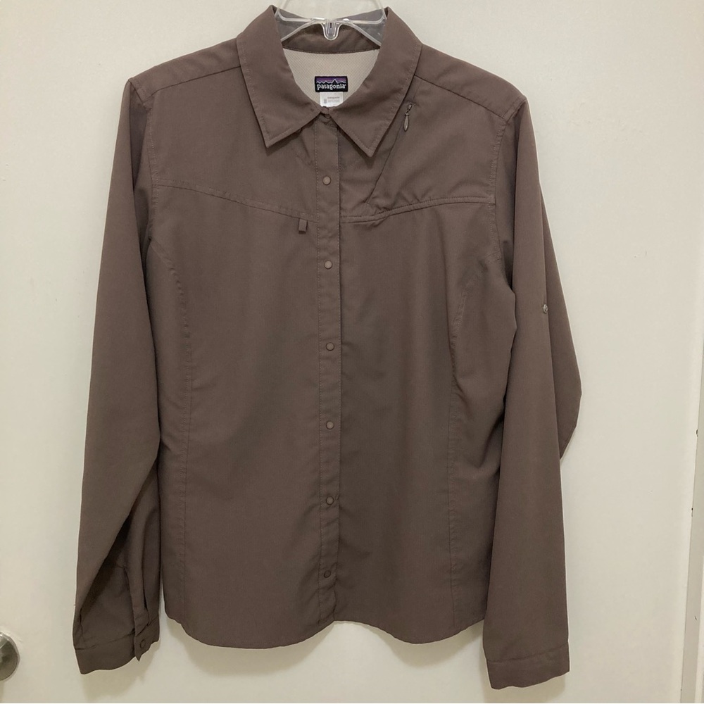 Patagonia Women’s Long Sleeve, Snap closure, Taupe Brown, Lightweight Shirt